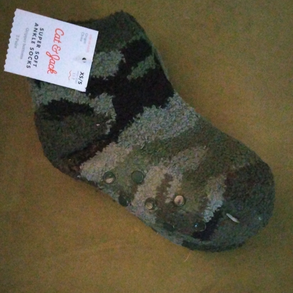Cat & Jack Green Camo Fuzzy Ankle Socks